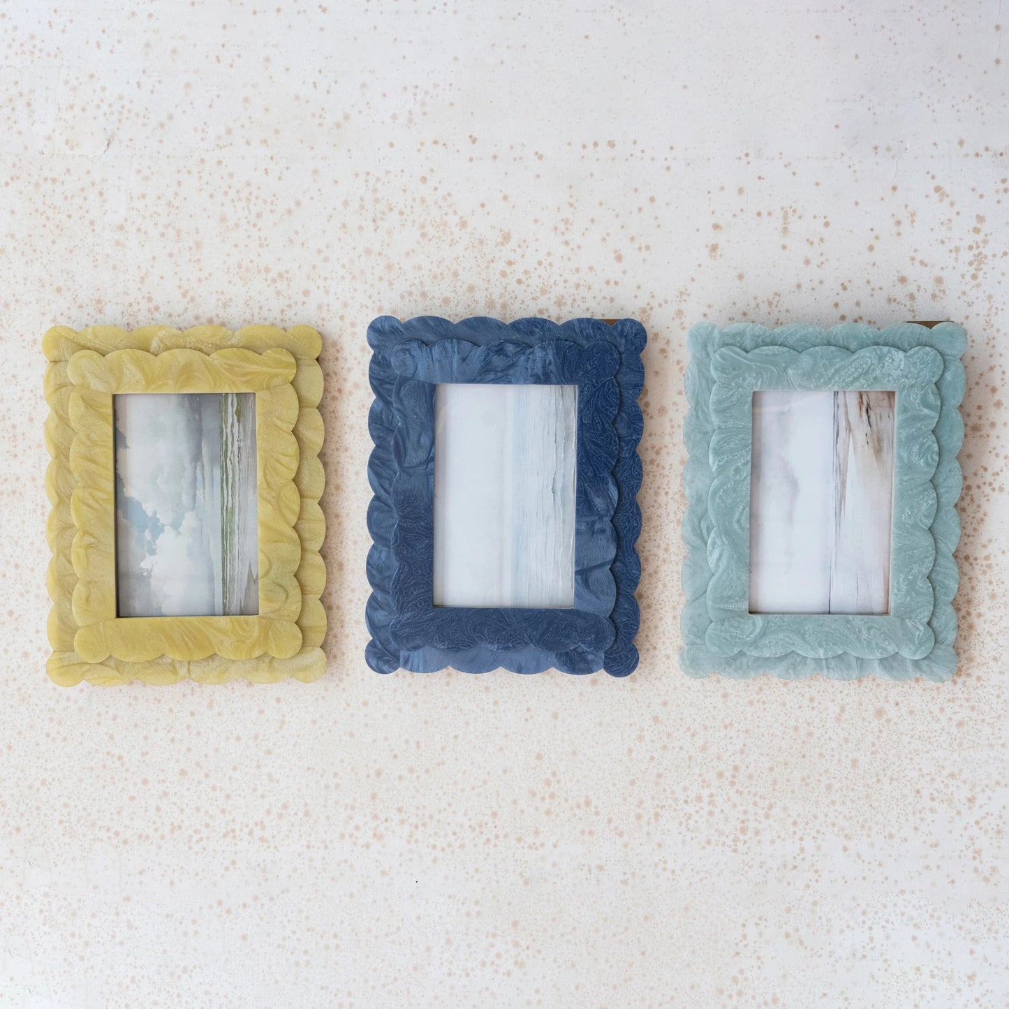 2-Layer Scalloped Photo Frame - 3 Colors (4" x 6" Photo)