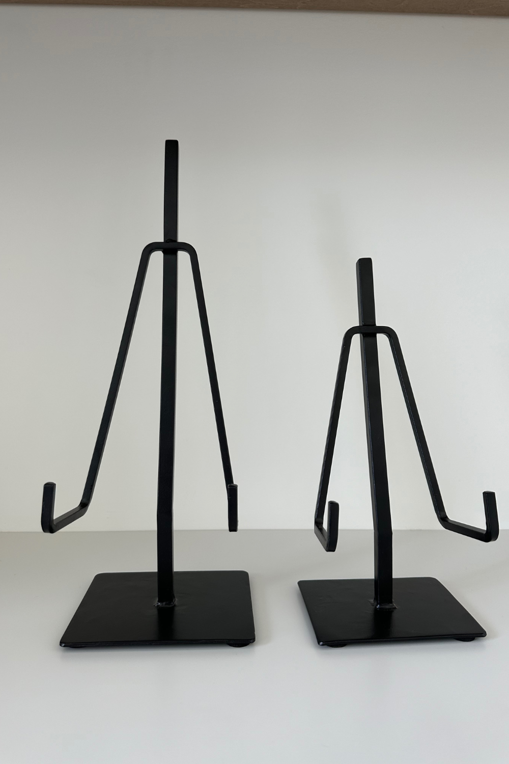 Dual Arm Black Iron Easel